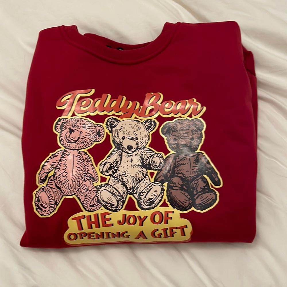 Red teddy bear crewneck❤️🧸